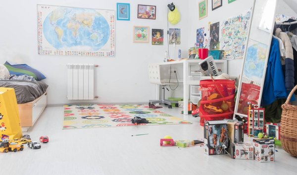 Quelles sont les précautions pour déménager une chambre d'enfant thématique avec décorations murales ?