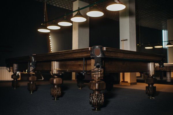 Découvrez comment une table en chêne peut métamorphoser vos repas